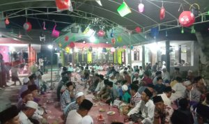 Khusyuk dan Meriah; Maulid Nabi Saw di Rumah Abah Mujib, Pakaan Galis