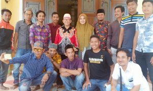 Bupati ke Masalembu, Pemuda Senang Berselancar Internet