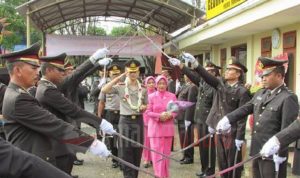 Pedang Pora Meriahkan Lepas Pisah Polres Pamekasan, AKBP DJoko Lestari Jabat Kapolres Baru