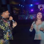 Bernyanyi, Wabup Hibur Masyarakat Dalam Penutupan Sumenep Vaganza