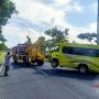 Minibus Tabrak Pembatas Jalan di Akses Suramadu
