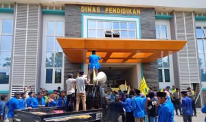 PMII Demo Dinas Pendidikan Bangkalan. Ada Apa?Â Â 