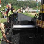 Mengurangi Sampah Plastik Melalui Campuran Aspal Hotmix