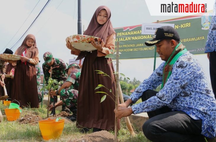 Penanaman Pohon di Jalan Nasional Sumenep