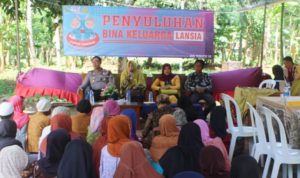 Mahasiswa UTM Peduli Lansia di Dasuk