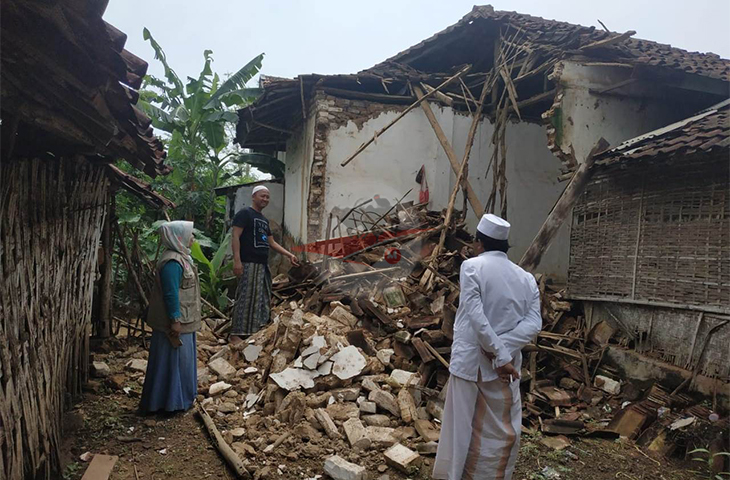 Akibat Hujan Disertai Angin Kencang, Satu Rumah Warga Pakondang Ambruk
