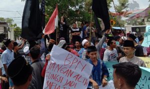 Para Santri Tuding Mafia Tanah Gentayangan di BPN Bangkalan