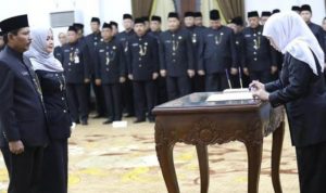 Gubernur Khofifah Lantik 13 Pejabat Eselon II, Salah Satunya Kadishub