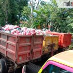 TPA Buluh Disegel Warga, 10 Truk Bermuatan Sampah Parkir di Kantor DLH Bangkalan