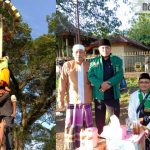 Ketika Sang Kiai Fachri Tebar Tawa saat Tonton Anggota Dewan Ikut Panjat Pinang