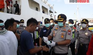 Antisipasi Penyerbaran Virus Corona, Polres Sumenep Kerja Bakti di Pelabuhan Pelindo III Kalianget