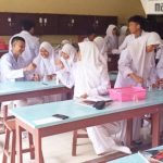 Guru Kimia SMAN 1 Sumenep Jelaskan Kegiatan Belajar Siswa di Luar Sekolah