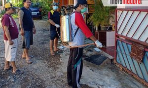 Cegah Penyebaran Covid-19, RT 01 Perum Pondok Indah Kolor Sumenep Lakukan Penyemprotan Disinfektan