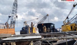 Lingkungan Pemotongan Kapal di Kamal; Air Laut dan Udara Tercemari Serbuk Besi