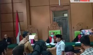 Di Depan Majelis Hakim, Hosen-Dr Farhat Berdamai. Kasusnya Tetap Lanjut