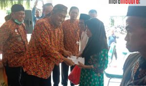 Wabup Fauzi Serahkan Bantuan Bencana di Kecamatan Rubaru, Begini Kata Camat Arif
