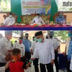 Bupati Busyro Serahkan Bantuan Sembako dan Sosialisasi Dampak Covid-19 di Batuputih