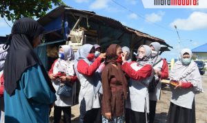 Sambil Bagikan 1000 Masker, Nia Kurnia Fauzi Ajak Masyarakat Pertahankan Sumenep Tetap Zona Hijau