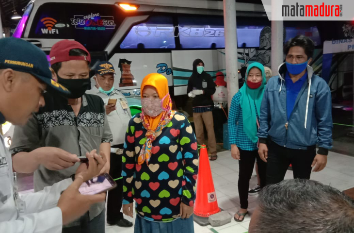 Saat Covid-19, Pemudik asal Malaysia Berdatangan di Terminal Bangkalan