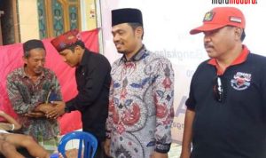Sumringah, Hasil Swab/PCR Negatif Corona. As’ad Anggota DPRD Bangkalan Bagi-bagi Sembako
