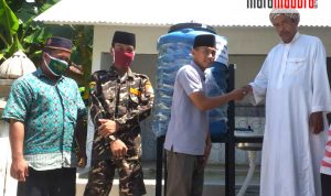 Pemdes Bersama Satgas Covid-19 Desa Longos Kembali Bagikan Alat Cuci Tangan ke Tempat Ibadah