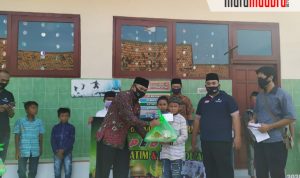 Kadisdik Sumenep bersama ASN K2 Angkatan 2019 Santuni Anak Yatim dan Kaum Duafa