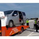 Bikin Geleng-geleng, 8 Pemudik asal Sumenep Ini Sewa Truk Towing Angkut Travel