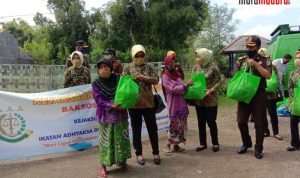 Kejaksaan Bangkalan Bagi-bagi Paket Sembako