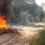 Cerita Warga yang Blokir Akses Jalur Pakong-Sumenep: Puluhan Tahun Dibiarkan Rusak