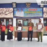 Mahasiswa UMM Jadi Relawan Posko Tanggap Covid-19 di Sampang, Terapkan Program KIE