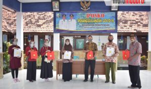 Mahasiswa UMM Jadi Relawan Posko Tanggap Covid-19 di Sampang, Terapkan Program KIE