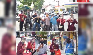 Mahasiswa UMM Bagikan Paket Cegah Covid-19 ke Pekerja Transportasi dan Jalanan di Sampang