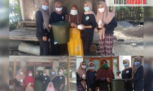 Cegah Covid-19, Mahasiswa UMM di Desa Bunder Bagikan Ember Cuci Tangan dan Handwash