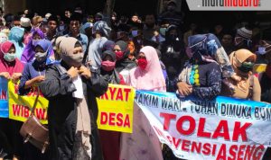 Warga Longos Membela Kades Nyok