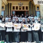 OSIS SMK At-Taufiqiyah Putri Sambut Hari Batik Nasional dengan Belajar Membatik