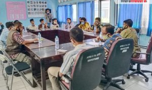 Warga Kokop Pertanyakan Kelangkaan Pupuk ke Dispertahorbun Bangkalan