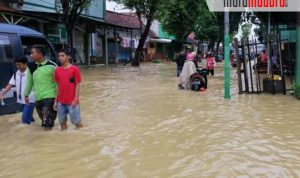 Banjir di Blega Belum Surut, Lalin Macet