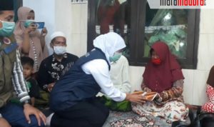 Gubernur Khofifah Kunjungi Rumah Duka Dua Bocah Terseret Arus Sungai di Prajjan