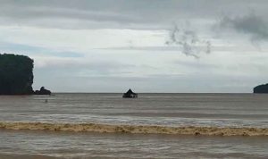 Heboh, Masjid Apung di Pacitan Terseret ke Laut. Tetap Kokoh Usai Terseret Banjir