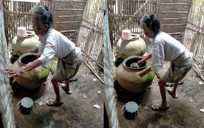 Nenek di Pamekasan Tidur di Samping Sapi