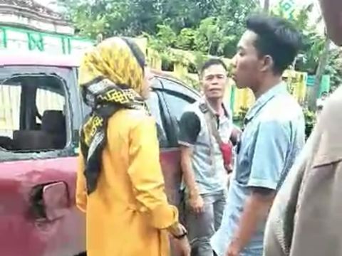 Video Viral Pak Kades Kepergok Semobil dengan Istri Orang