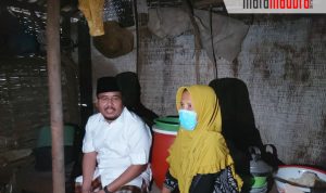 Anwar Sadad Bantu Janda Miskin Pasuruan Perbaiki Gubuk Reyotnya