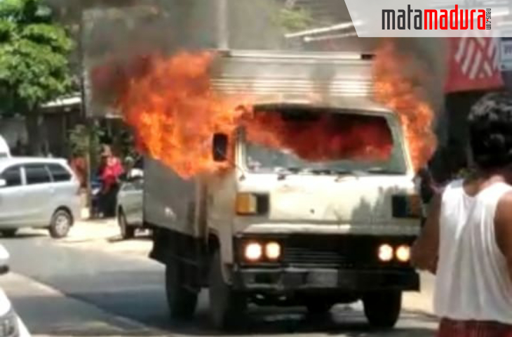 Mobil Terbakar