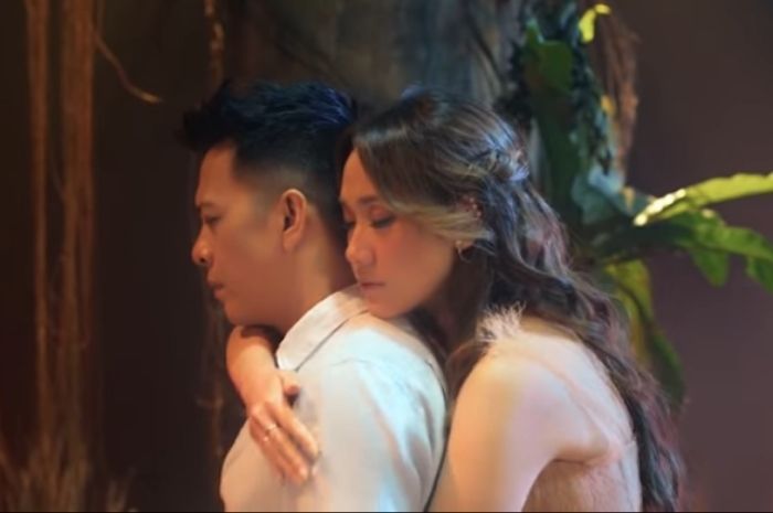 Video Mencari Cinta; Ariel NOAH dan BCL