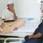 Bupati Fauzi Jenguk D Zawawi Imron di RSUD Sumenep