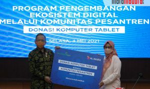 Kembangkan Desa Digital, XL Axiata Donasikan 100 Laptop ke Belasan Pesantren