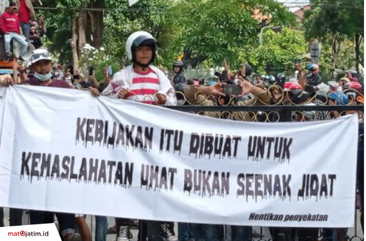 Wali Kota Surabaya Didemo