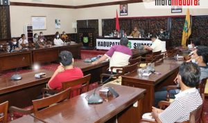 Toko Bongkar Muat Barang di Jalan Kota Sumenep Banyak Ganggu Lalin