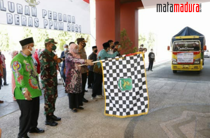 Penyaluran Beras Bantuan PPKM Darurat