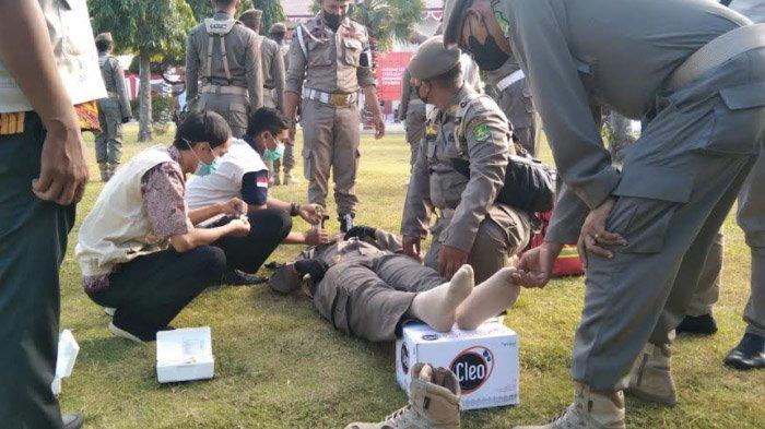 Satpol PP Sumenep Jatuh Pingsan